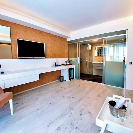 Rhapsody Hotel&spa